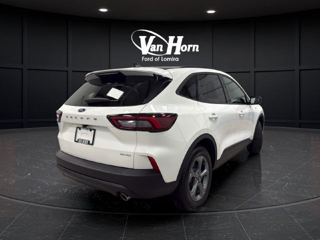 Used 2025 Ford Escape ST-Line w/ Cold Weather Package AWD/4WD image 7