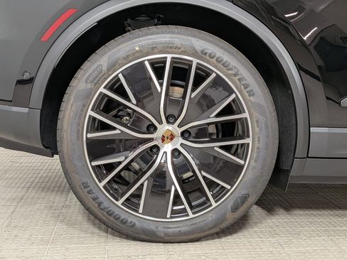 New 2026 Porsche Macan Electric RWD image 27