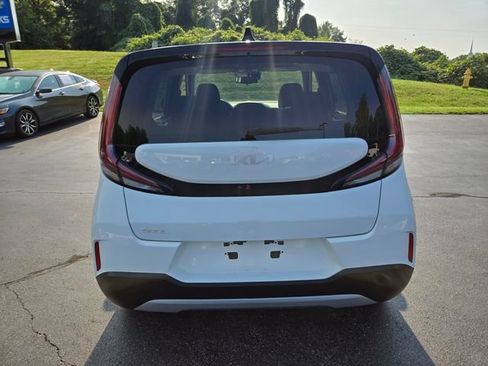 Used 2023 Kia Soul FWD image 7