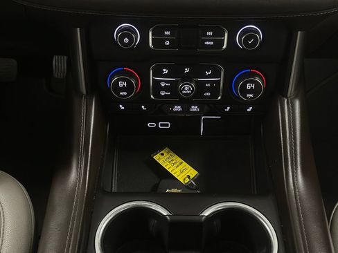 Used 2022 Chevrolet Suburban LT w/ LT Signature Plus Package RWD image 20