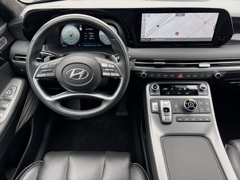 Used 2024 Hyundai Palisade Calligraphy image 3