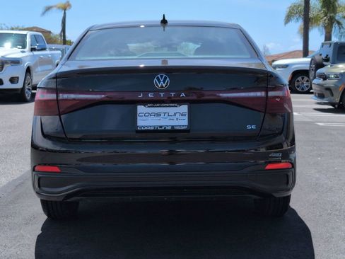 Used 2025 Volkswagen Jetta SE FWD image 6