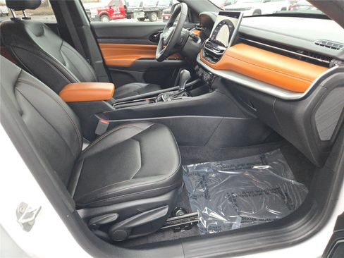 Certified 2024 Jeep Compass Limited image 7