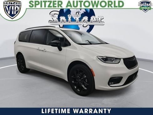 New 2026 Chrysler Pacifica Limited w/ S Appearance Package AWD/4WD image 1