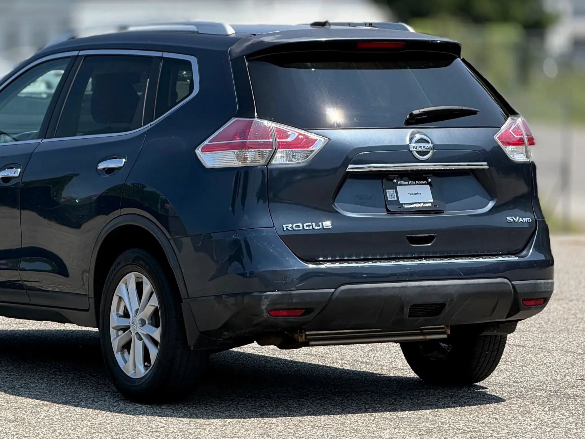 Used 2015 Nissan Rogue SV AWD/4WD image 16