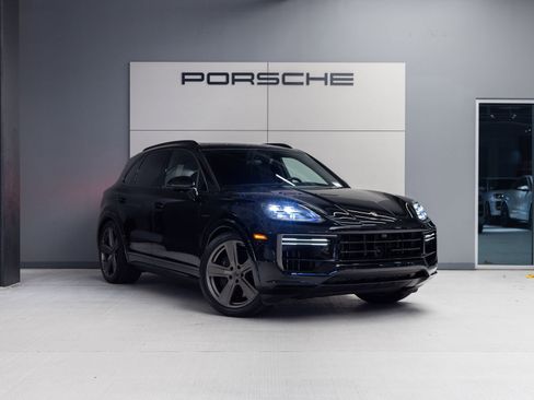 Certified 2025 Porsche Cayenne Turbo AWD/4WD image 9