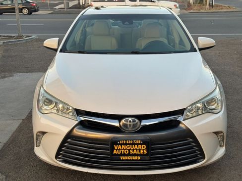 Used 2015 Toyota Camry XLE w/ Moonroof Package FWD image 4