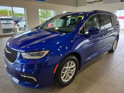 Used 2021 Chrysler Pacifica Touring-L w/ Uconnect Theater Family Group