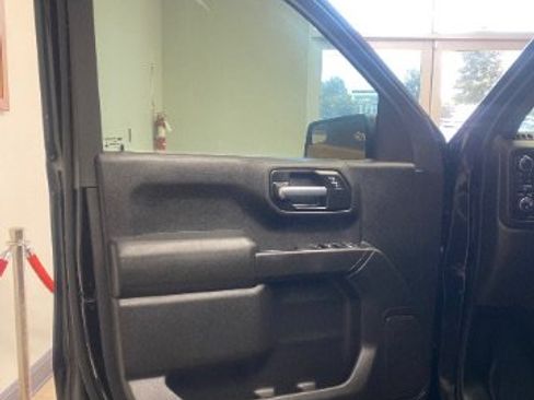 Used 2021 Chevrolet Silverado 1500 Custom Trail Boss AWD/4WD image 9