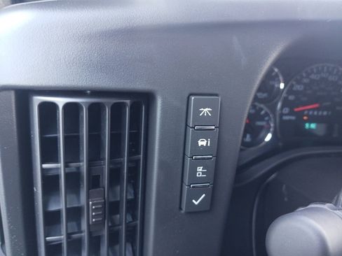 New 2025 Chevrolet Express 3500 Extended image 18