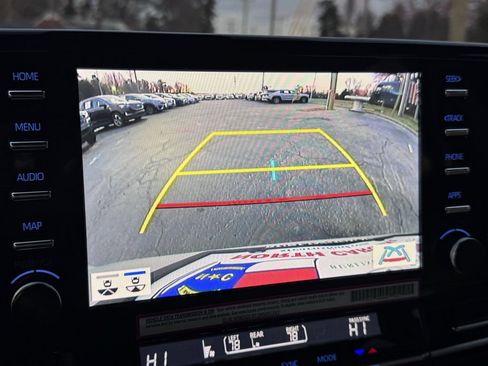 Used 2024 Toyota Sienna Limited image 11