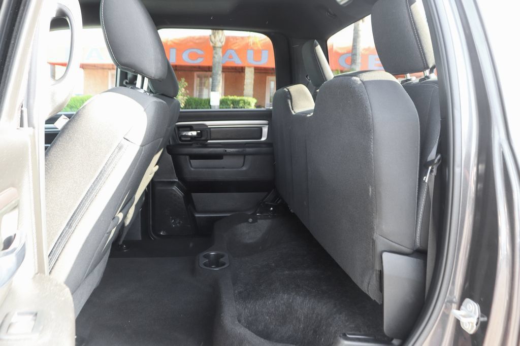 Used 2024 RAM 1500 Warlock AWD/4WD image 35