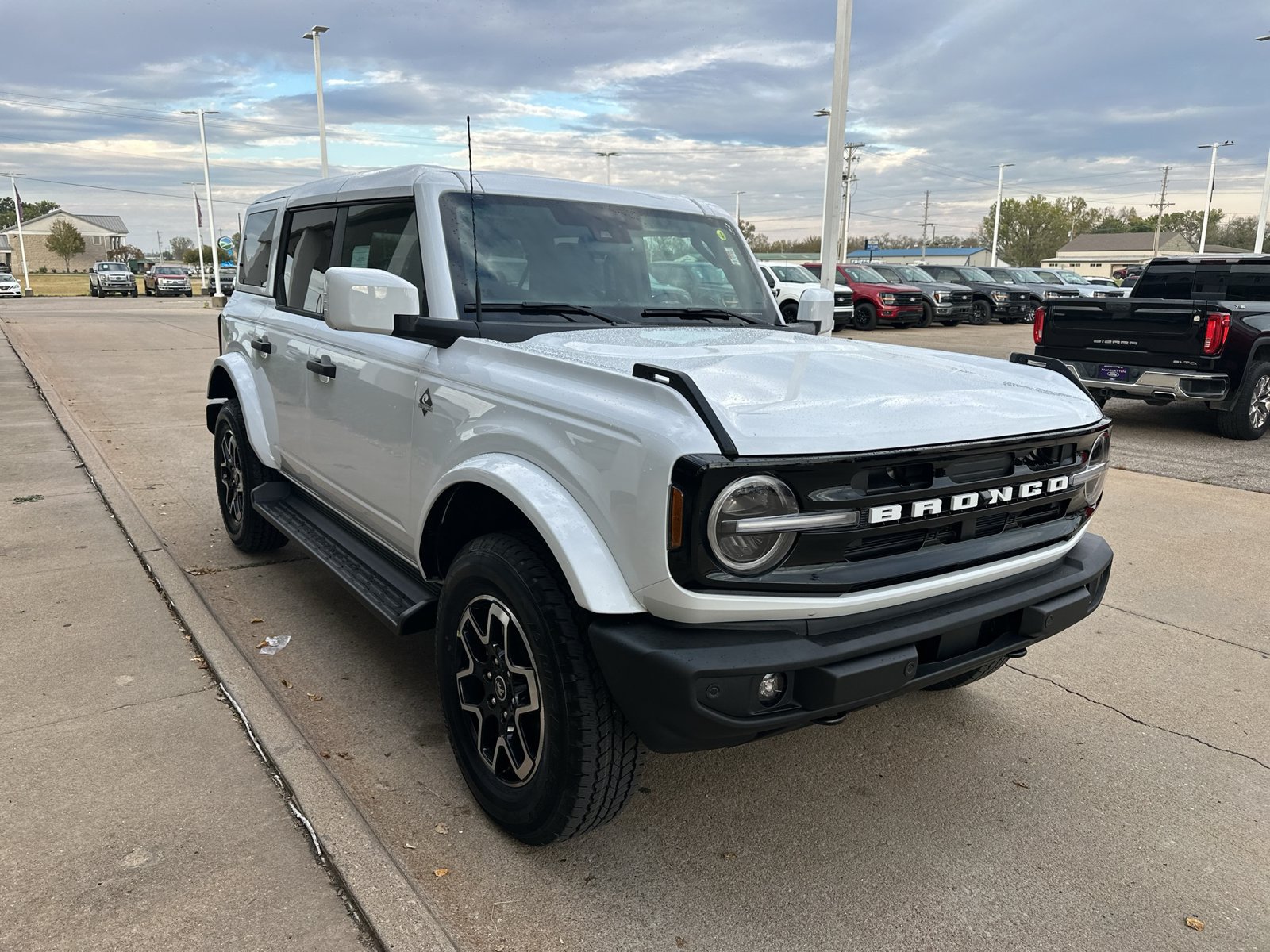 New 2026 Ford Bronco Outer Banks AWD/4WD image 8