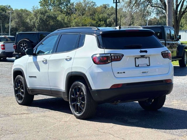 Used 2023 Jeep Compass Latitude w/ Convenience Group AWD/4WD image 2