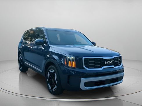 Used 2024 Kia Telluride S w/ S Sunroof Package FWD image 4