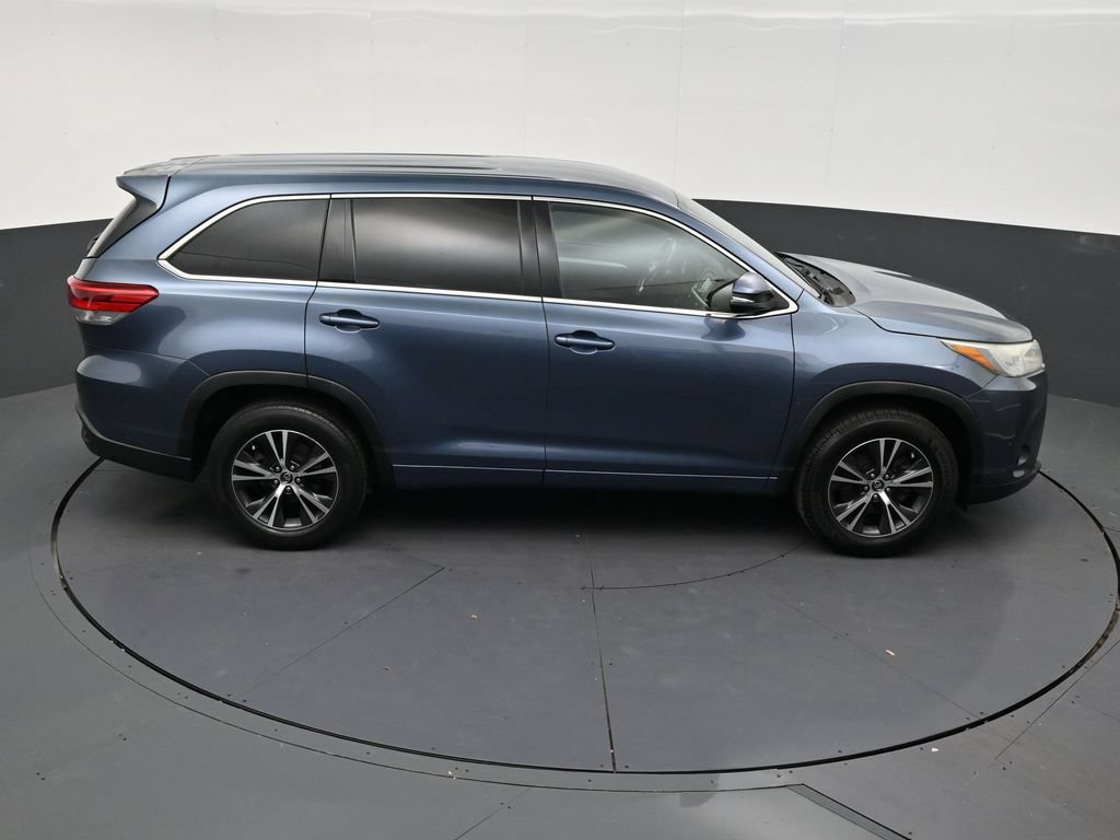 Used 2018 Toyota Highlander LE FWD image 17