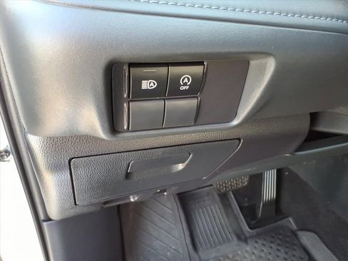 Used 2023 Toyota Highlander L image 17