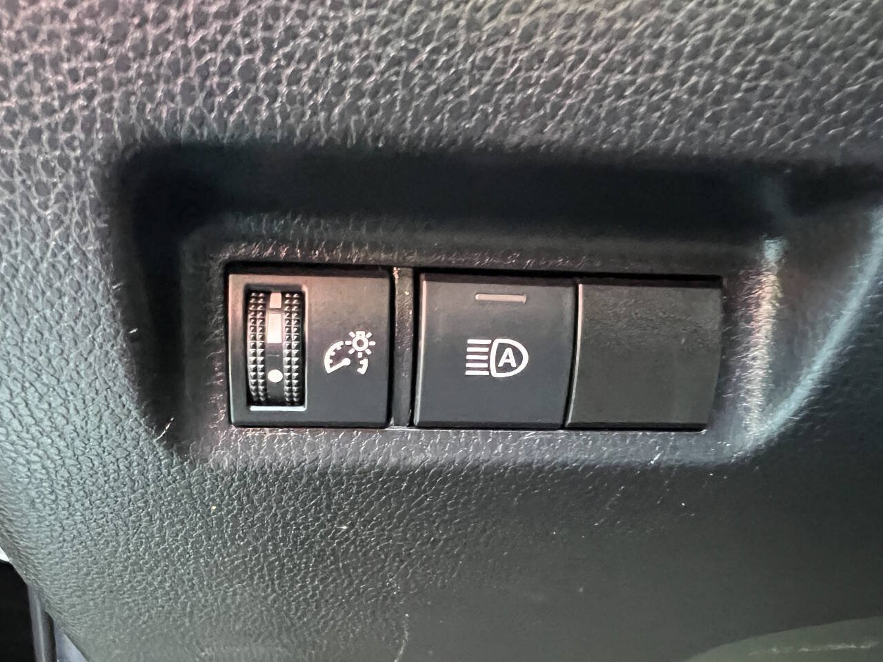 Used 2021 Toyota RAV4 XLE AWD/4WD image 12