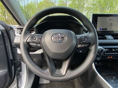 Used 2025 Toyota RAV4 XLE AWD/4WD image 44