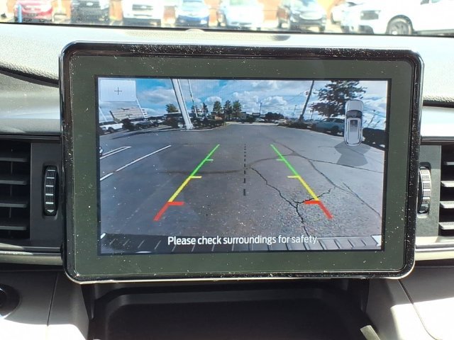 Used 2023 Ford Explorer XLT AWD/4WD image 25