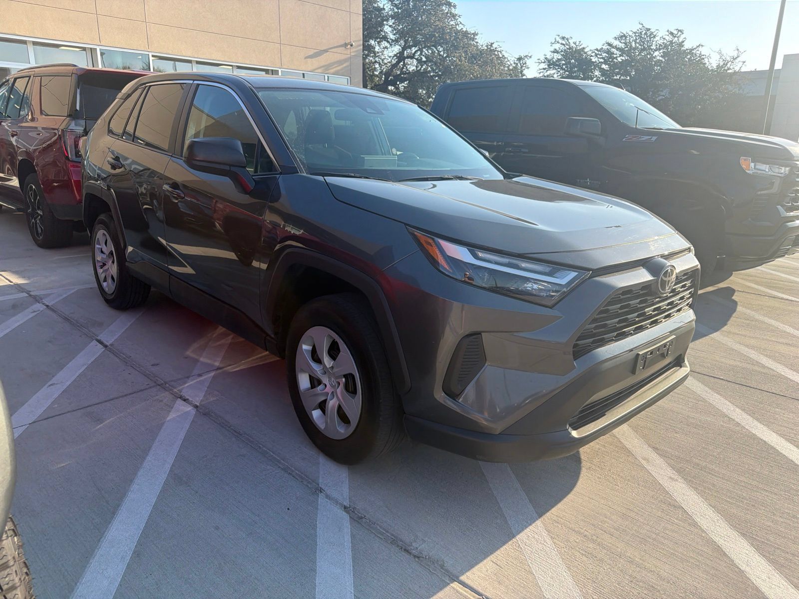Used 2025 Toyota RAV4 LE AWD/4WD image 3