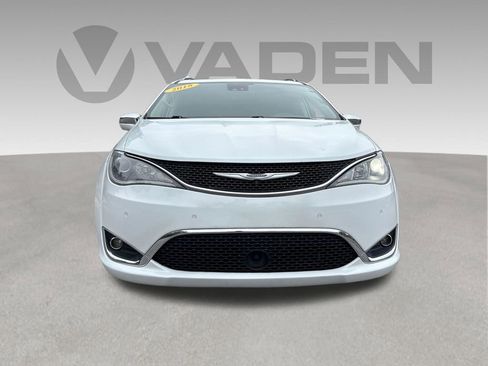 Used 2018 Chrysler Pacifica Limited w/ Advanced Safetytec Group FWD image 2