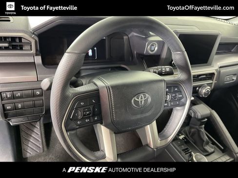 Used 2025 Toyota 4Runner SR5 AWD/4WD image 25