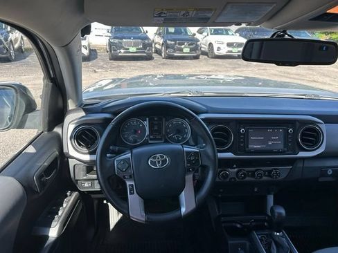 Used 2017 Toyota Tacoma SR5 w/ Tow Package AWD/4WD image 18