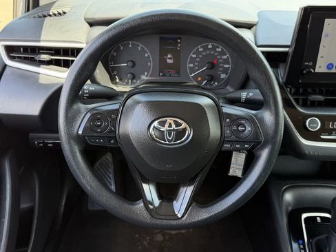 Used 2025 Toyota Corolla LE FWD image 12
