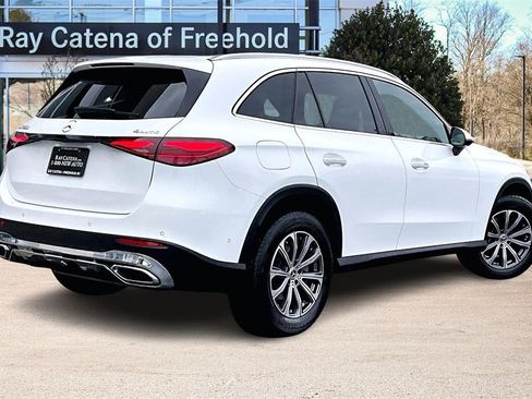 Used 2025 Mercedes-Benz GLC 300 4MATIC image 2