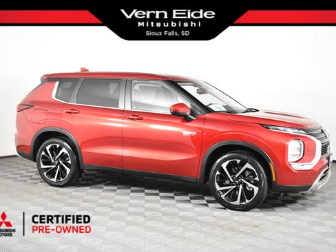 Used 2025 Mitsubishi Outlander SE image 1