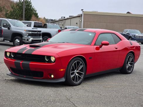 Used 2017 Dodge Challenger R/T Scat Pack w/ Leather Interior Group image 2
