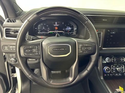 Used 2023 GMC Yukon XL Denali Ultimate image 14