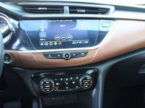 Used 2021 Buick Encore GX Essence image 6