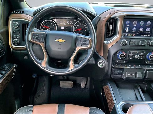 Used 2021 Chevrolet Silverado 1500 High Country w/ Technology Package AWD/4WD image 6