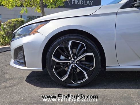 Used 2023 Nissan Altima 2.5 SR FWD image 10