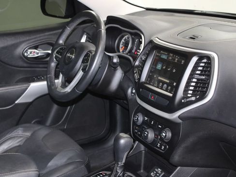 Used 2018 Jeep Cherokee Latitude Plus FWD image 28
