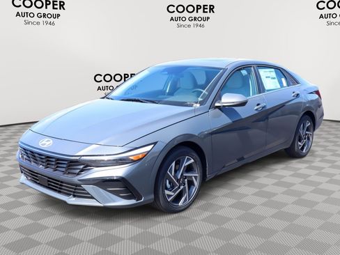 New 2026 Hyundai Elantra Limited FWD image 3