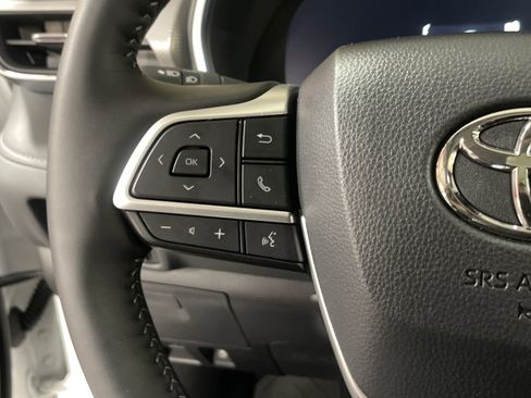 Used 2025 Toyota Highlander Platinum image 19