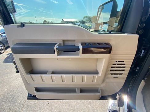 Used 2010 Ford F250 Lariat image 24