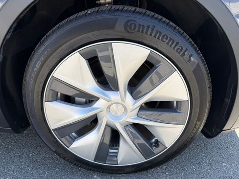 Used 2021 Tesla Model Y Long Range image 51