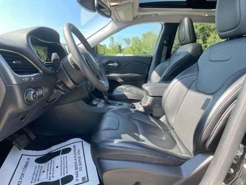 Used 2022 Jeep Cherokee Latitude Lux w/ Sun & Sound Group AWD/4WD image 12