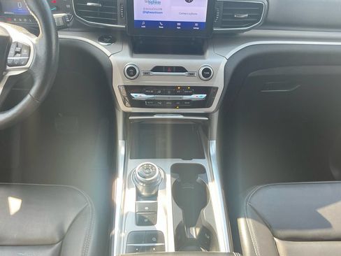 Certified 2022 Ford Explorer XLT w/ Equipment Group 202A RWD image 20