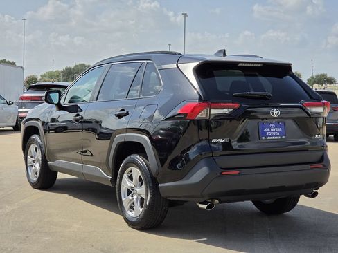 Used 2025 Toyota RAV4 XLE FWD image 7