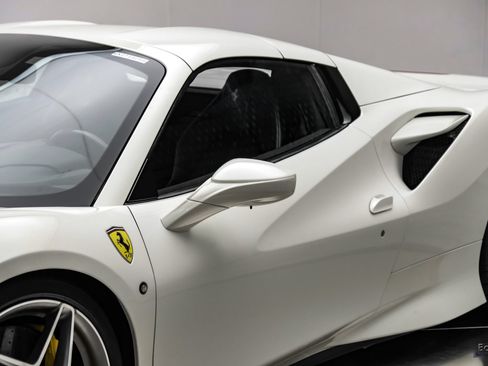 Used 2022 Ferrari F8 Tributo RWD image 37