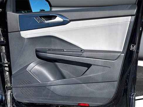 Used 2024 Volkswagen Taos SE image 28