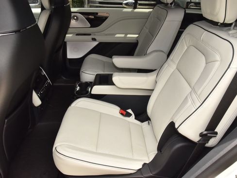 New 2026 Lincoln Aviator Black Label w/ Jet Appearance Package AWD/4WD image 14