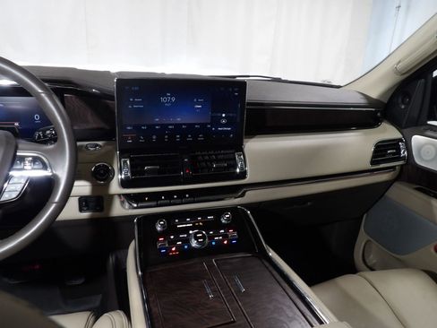 Used 2022 Lincoln Navigator Reserve AWD/4WD image 30