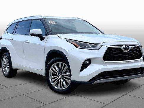Used 2026 Toyota Highlander Platinum image 3