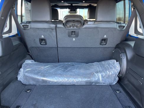 Used 2025 Jeep Wrangler Unlimited Rubicon image 45